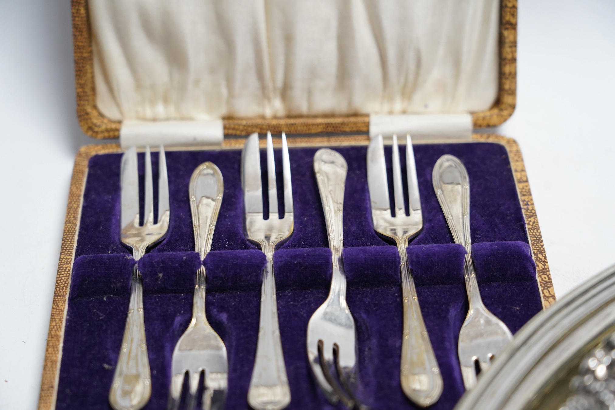 Assorted plated ware including a salver, a sauceboat and a cased set of forks